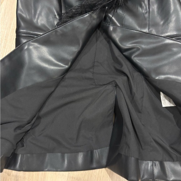 Black Leather Jacket with Luxurious Fur Collar - Picture 6 of 9